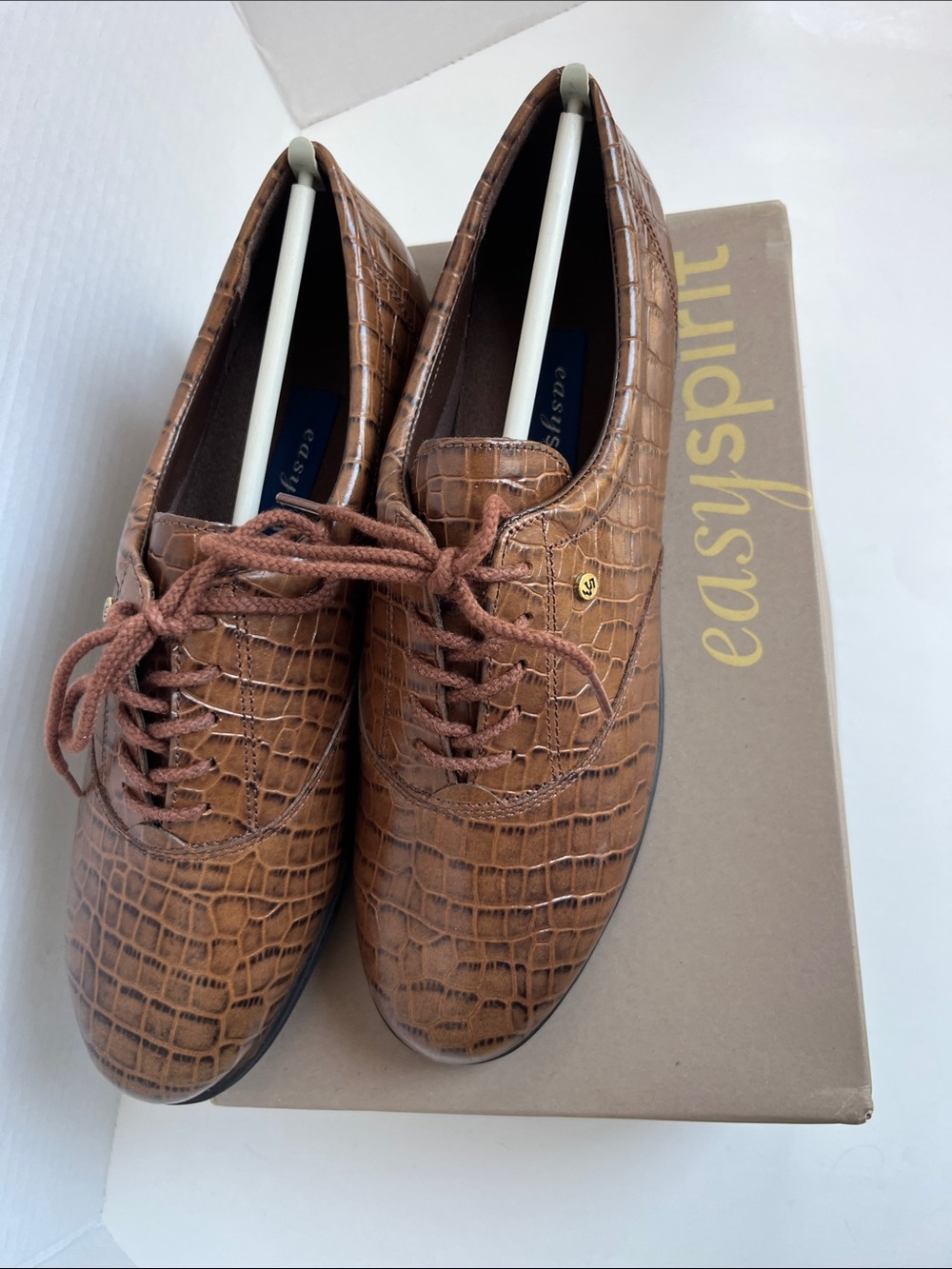 New in Box Easy Spirit Motion Women Brown Croc-Embossed Lace-Up Oxfords Comfort